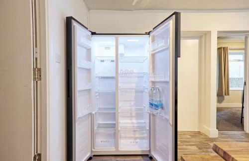 Large 5-Bedroom Home, Perfect for Long Stays & Team Accommodation - Foto 14