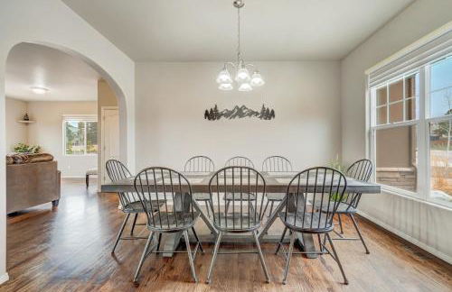 Mountain Breeze Villa w Mountain Views and Air Hockey - Foto 16