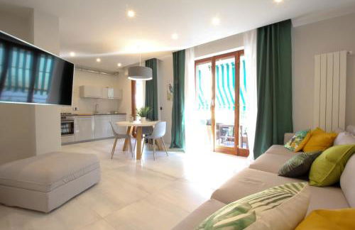 Parrots & Palms - Photo 24