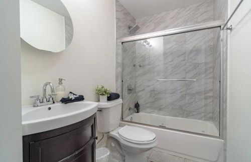 Chicago 2BR City Escape with Optional Parking Near McCormick Place, Navy Pier, Shedd Aquarium, and Millennium Park - Foto 13