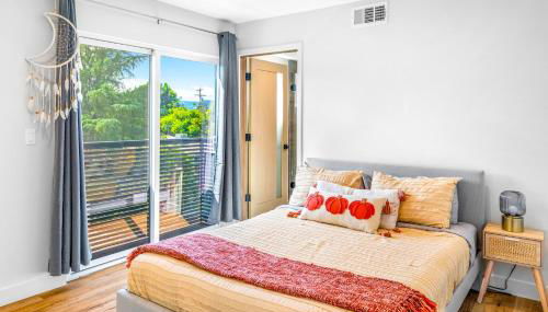 Luxurious Townhome W/3 Master Suites gated Parking - Photo 2