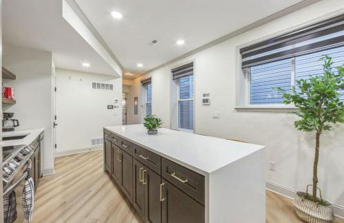 Bi-Level 2BR w Rooftop - Sleeps 12 - 10 min to DT - Foto 6