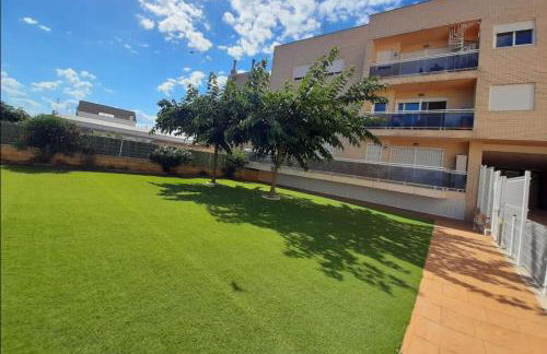 1 bajo con 2 Terrazas piscina y jardin - Foto 2