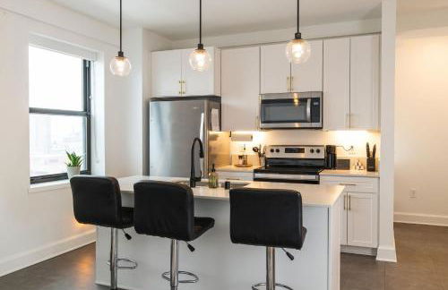 Luxury Downtown Apt with Parking, Gym, and Lap Pool - Foto 6