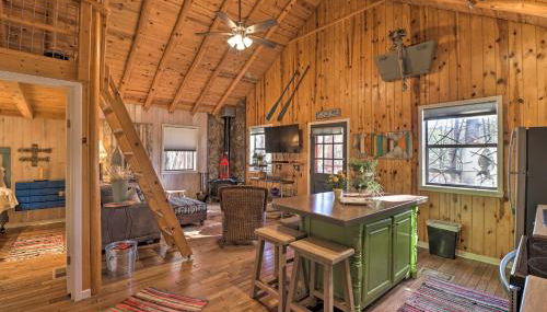 Scenic Greers Ferry Cabin with Deck and Fire Pit! - Foto 3