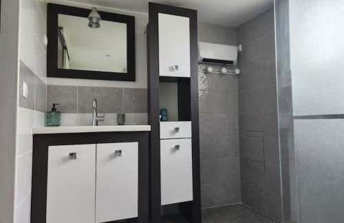 L'étape méditerranéenne logement 4-6 personnes avec parking privé - Foto 9