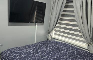 Manchester - House - Sleeps 6 - Parking - Garden - Foto 3