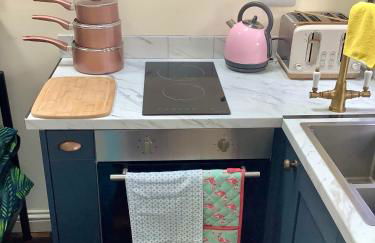 The Snug in Cheltenham, Leckhampton - A Cosy & Unique Space - Photo 11