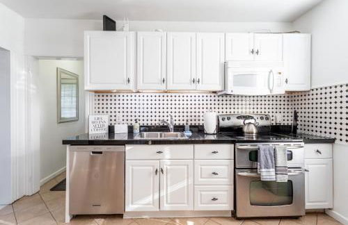 Sunny & Spacious 2BD 1BA WFH Apt-Huge Yard & Patio - Foto 53