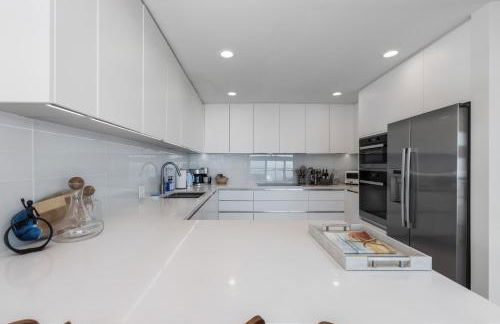 Malibu Breeze - hot tub, ocean view, steps to beach - Foto 7