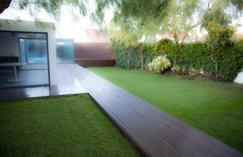 Apartment with Garden and Pool - Photo 7