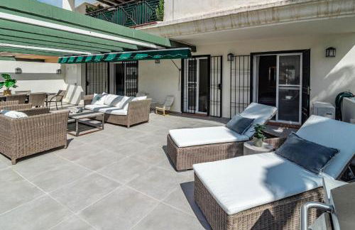 Sensational and Exotic 3-Bedroom Retreat in Nueva Andalucia with a Palm Garden - Foto 20