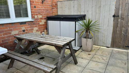 Potters Lodge - private parking & self check in - Foto 3