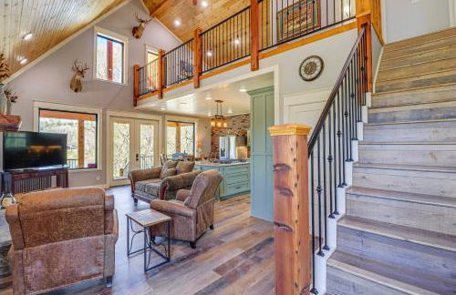 Riverfront Mountain View Cabin with Deck and Grill! - Foto 19