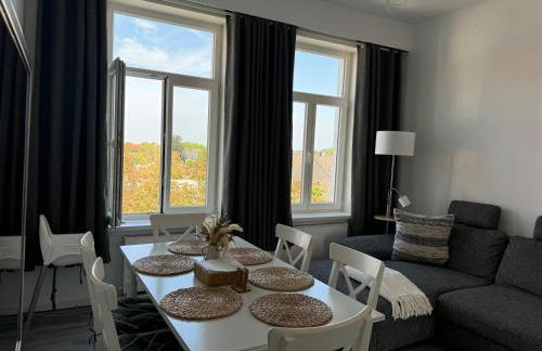 Moderne 4 Zimmer Apartment mit Bergblick Stadtzentrum Contactless Check-in - Foto 15