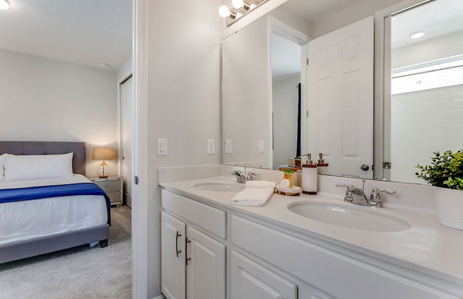 9 BD 6.5 BH With Game Room and Pool - Foto 7