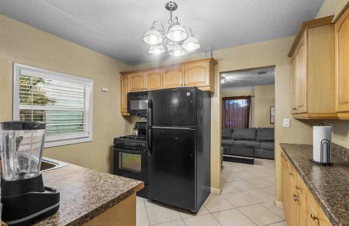 Sleeps 12 - House Guest Apt - Plenty of parking - Foto 39