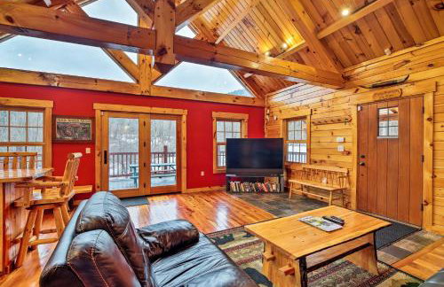 Ski Lodge Mtn Retreat with Fire Pit, Deck and Views! - Foto 1
