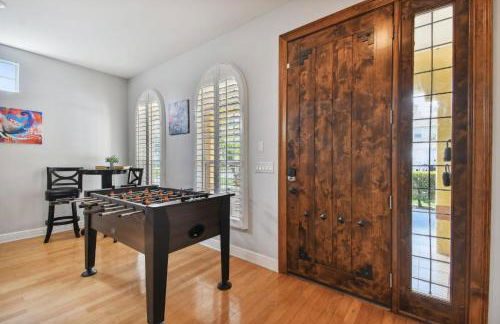 Tampa Private Large House, Game Room & Backyard - Sleeps 12, 4bdr, 3bth, Quiet Community, Near Everything in Tampa & St Pete - Foto 11