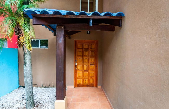 Nicely priced duplex in Surfside with private pool and AC in every room - Photo 46