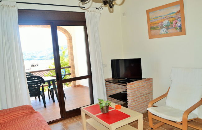 Serene Retreat in Lake Vinuela With Breathtaking Views - Foto 11