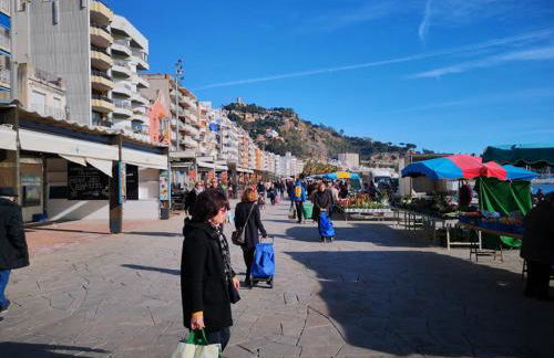Fantástico Apartamento en el centro de Blanes y a 150mts de la Playa - Photo 22