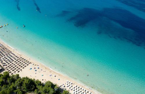 Avra Private Suites - Photo 19