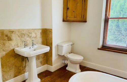 Cotswold Home over 4 floors - perfect for Families Friends Contractors - Foto 12