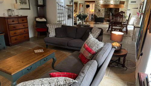 The Old Farmhouse - Photo 2