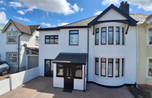 Beautiful large family home 5 bedrooms,3 bathrooms - Foto 1