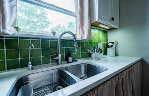 Work Desk- FirePit-Pool-Steps to UofA - Foto 16