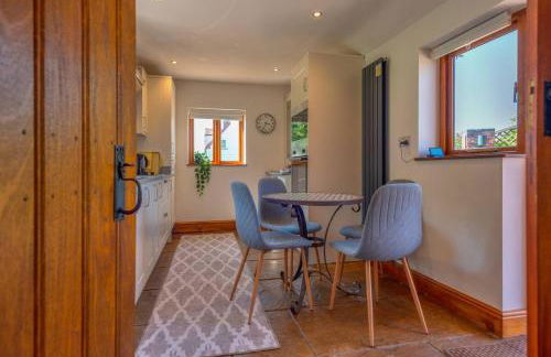 The Owl House - Hot Tub Adventures in Moreton - Pass the Keys - Foto 20