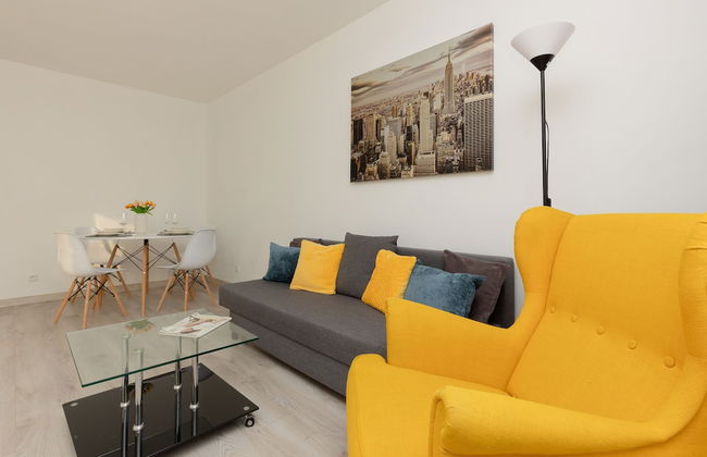 Kopcińskiego Apartment Warsaw by Renters - Photo 8