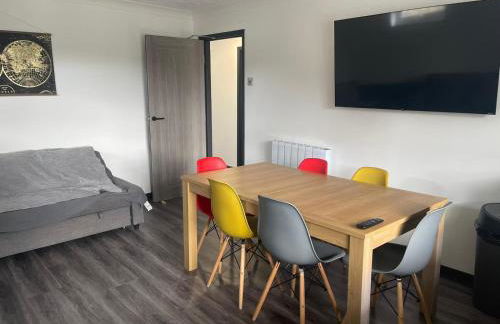 Burmer Central Bliss: Modern 3BR/1BA, Full Kitchen - Foto 19