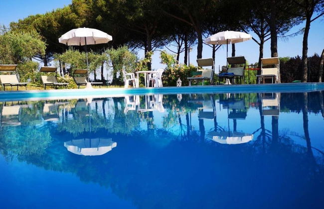 Laurel apt With Shared Pool - Photo 8