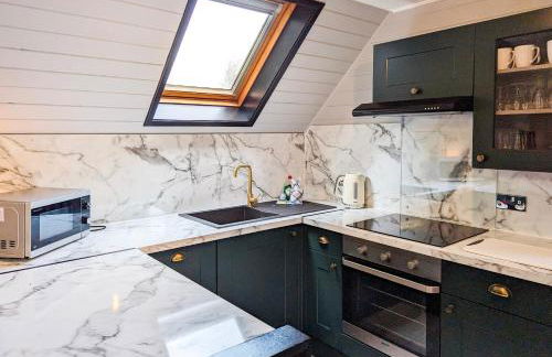 Lugh 9 - Hot Tub-Perth-Pets-Luxury-Hunting Tower - Photo 9