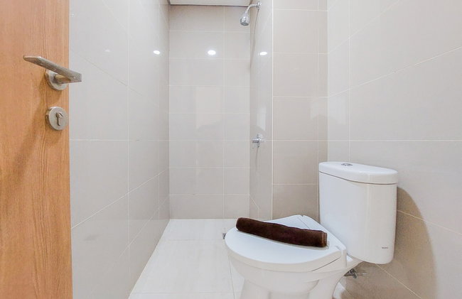 Homey And Comfort Studio Apartment At B Residence - Foto 11