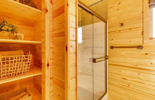 Mountain Home Cabin Rental with Fire Pit! - Foto 12