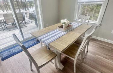 New 2023 Waterfront Home near Acadia with Hot Tub - Foto 10