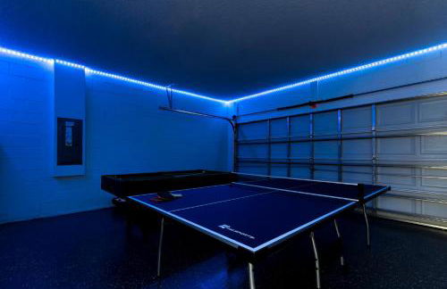 Stunning 5 bedroom pool home in gated community minutes from Disney - Foto 42