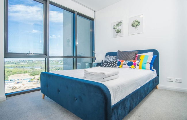 Minimalism Modern Apartment With Water View - Photo 2