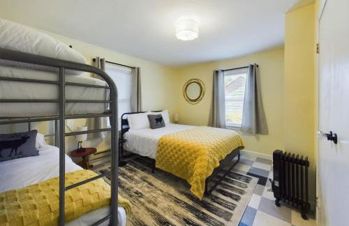 Daffodil Cottage in Downtown Packwood, WIFI, BBQ, Firepit, Smores - Foto 10