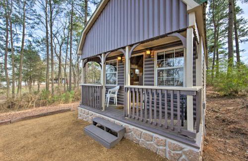 Lakefront Cabin with 2 Lofts, Boats on 4 Acres - Foto 2