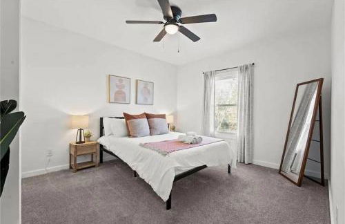 Newly Renovated! Beautiful home with game room. - Foto 30