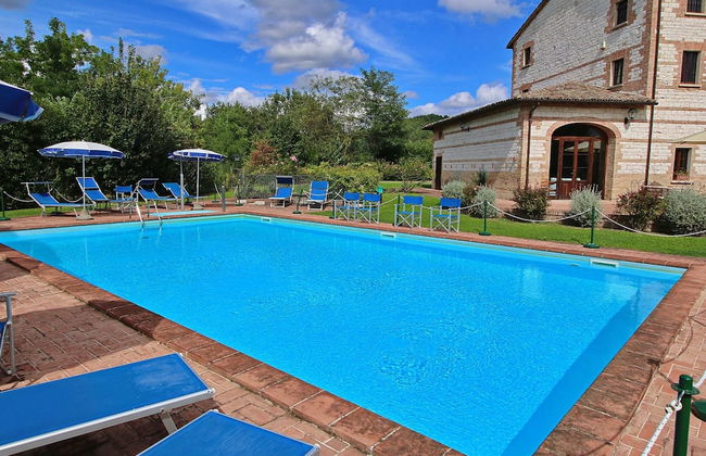 Cottage in Urbania With Pool & Terrace - Foto 15