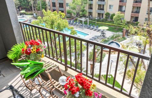 Lux Oasis in Woodland Hills - Foto 32