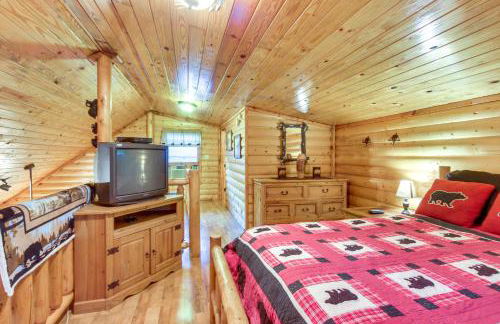 Backyard and Porch Rural Cosby Log Cabin! - Foto 17