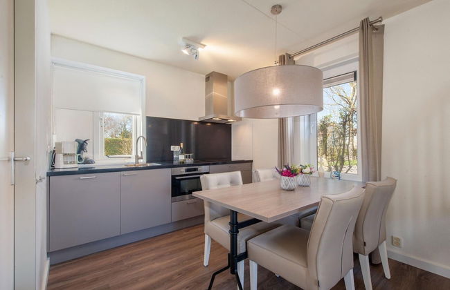 Restyled Villa With Dishwasher, Near the Beach - Photo 3