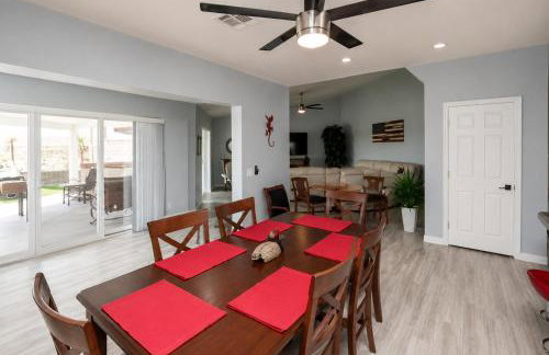 RIVERFRONT RUBY RED HOME WITH PRIVATE DOCK & View - Foto 8