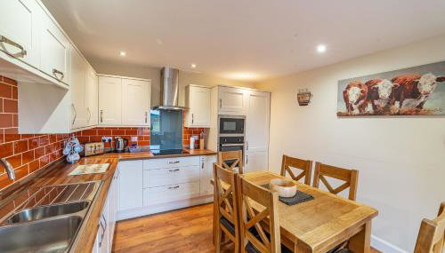 Stags View with Hot Tub - Foto 4, stove, dishwasher, pet friendly